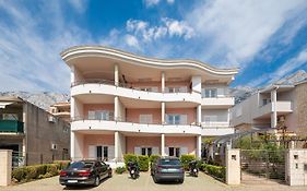 Brkic Apartments With Private Parking