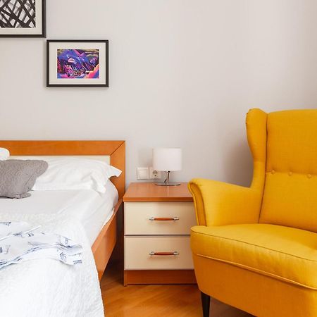 Brkic Apartments With Private Parking Макарська Екстер'єр фото