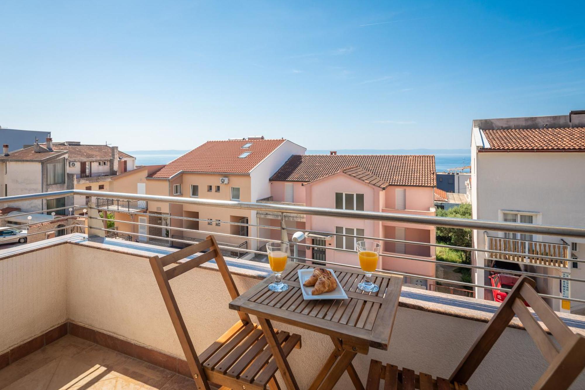 Brkic Apartments With Private Parking Макарська Номер фото