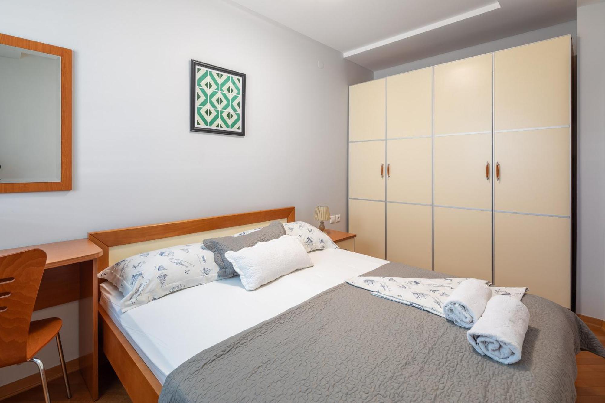 Brkic Apartments With Private Parking Макарська Номер фото