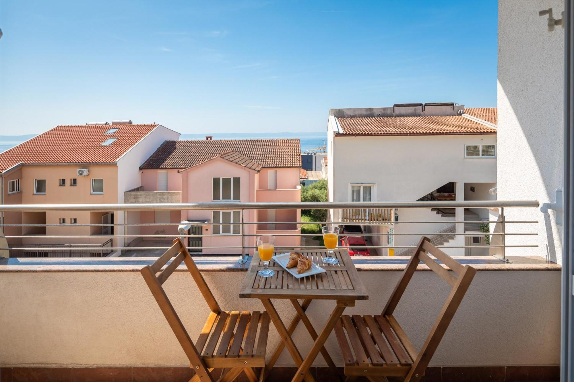 Brkic Apartments With Private Parking Макарська Номер фото