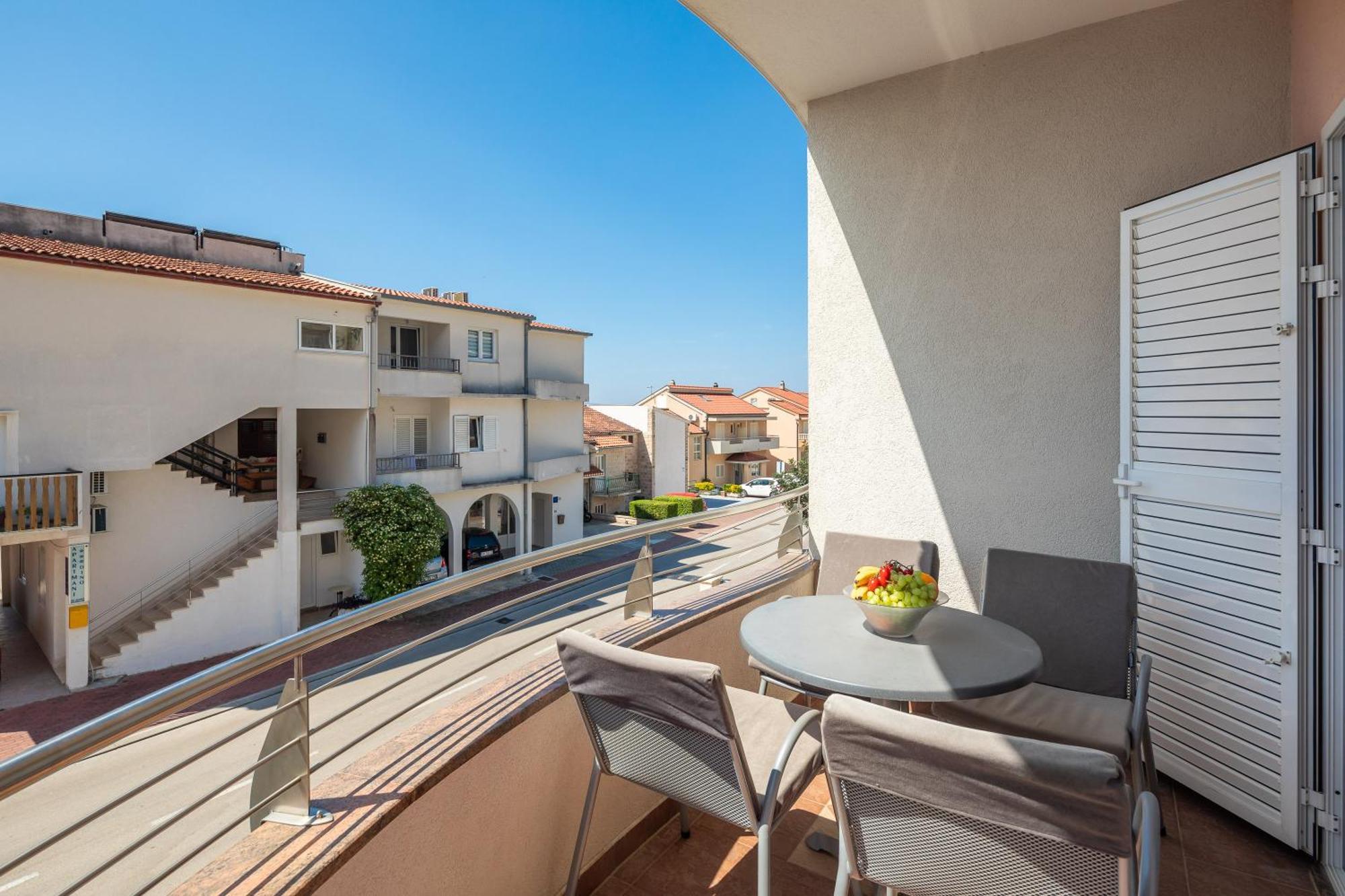 Brkic Apartments With Private Parking Макарська Номер фото