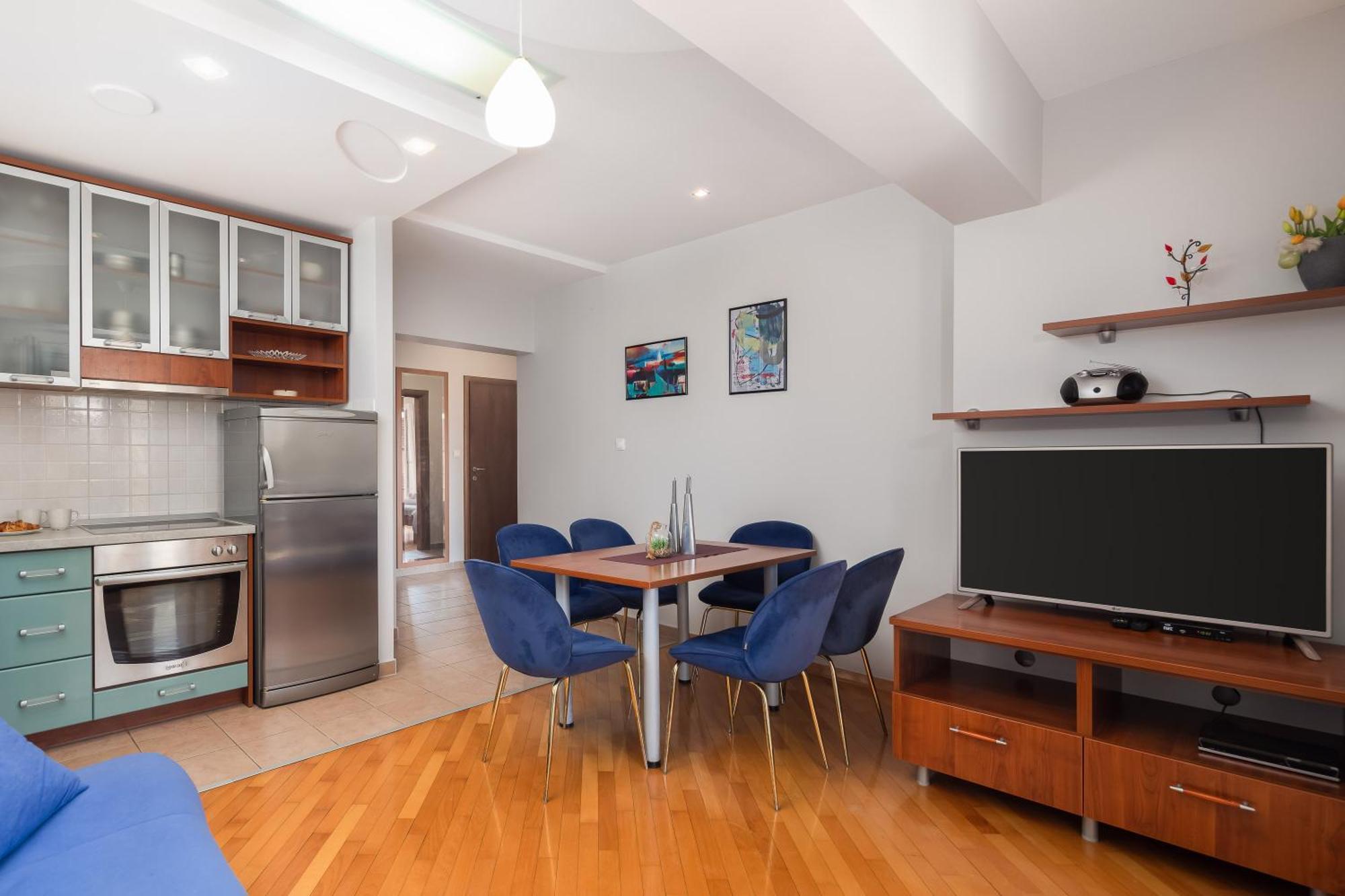 Brkic Apartments With Private Parking Макарська Номер фото